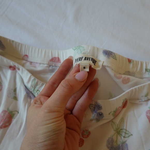 Djerf Avenue Go Slow Summer Berries pajama set - Picture 10 of 15